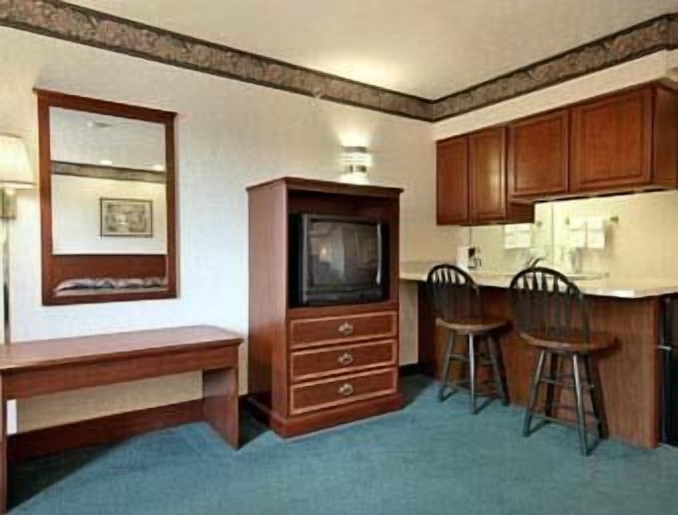 Ramada By Wyndham Dover Strasburg