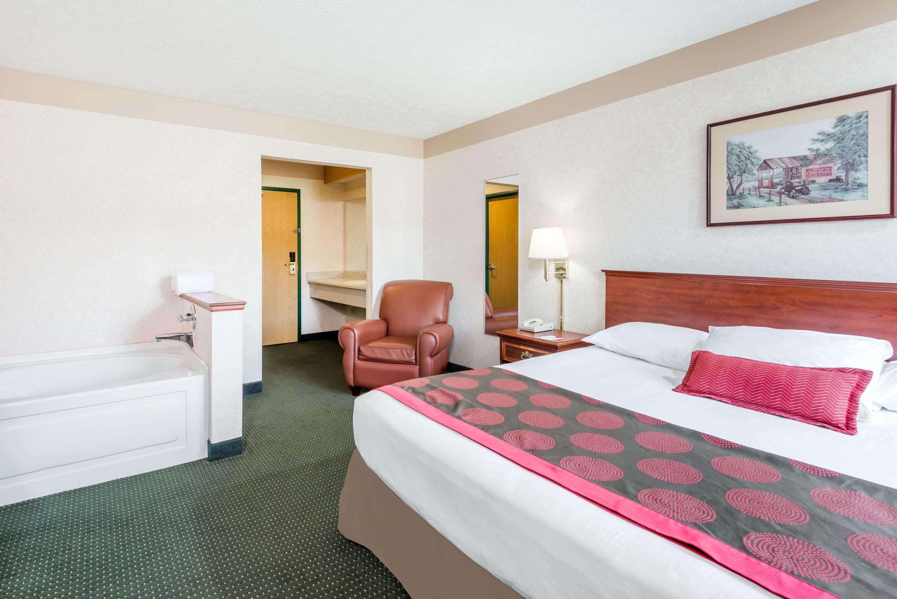 Ramada By Wyndham Dover Hotel Strasburg