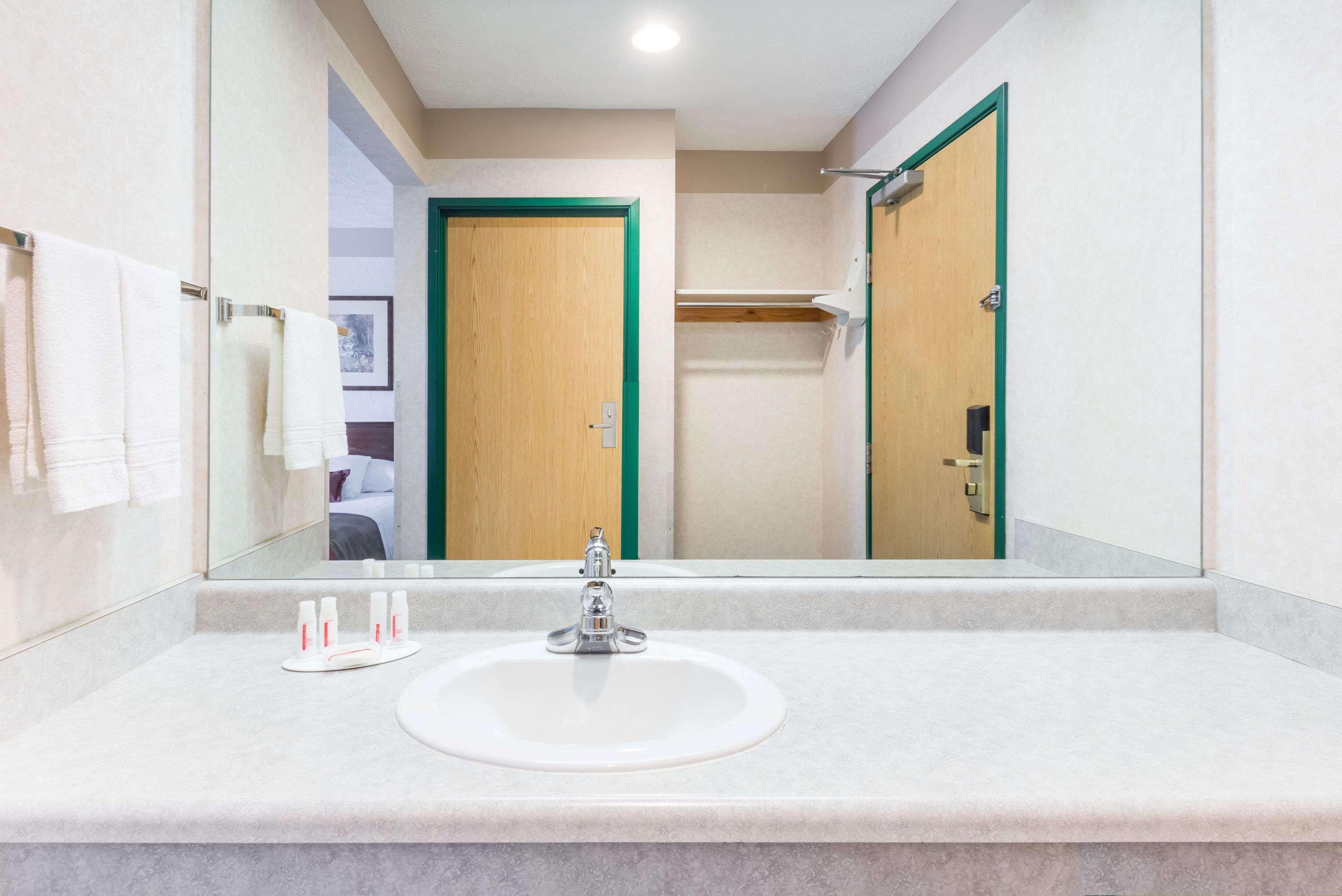 Ramada By Wyndham Dover 3*