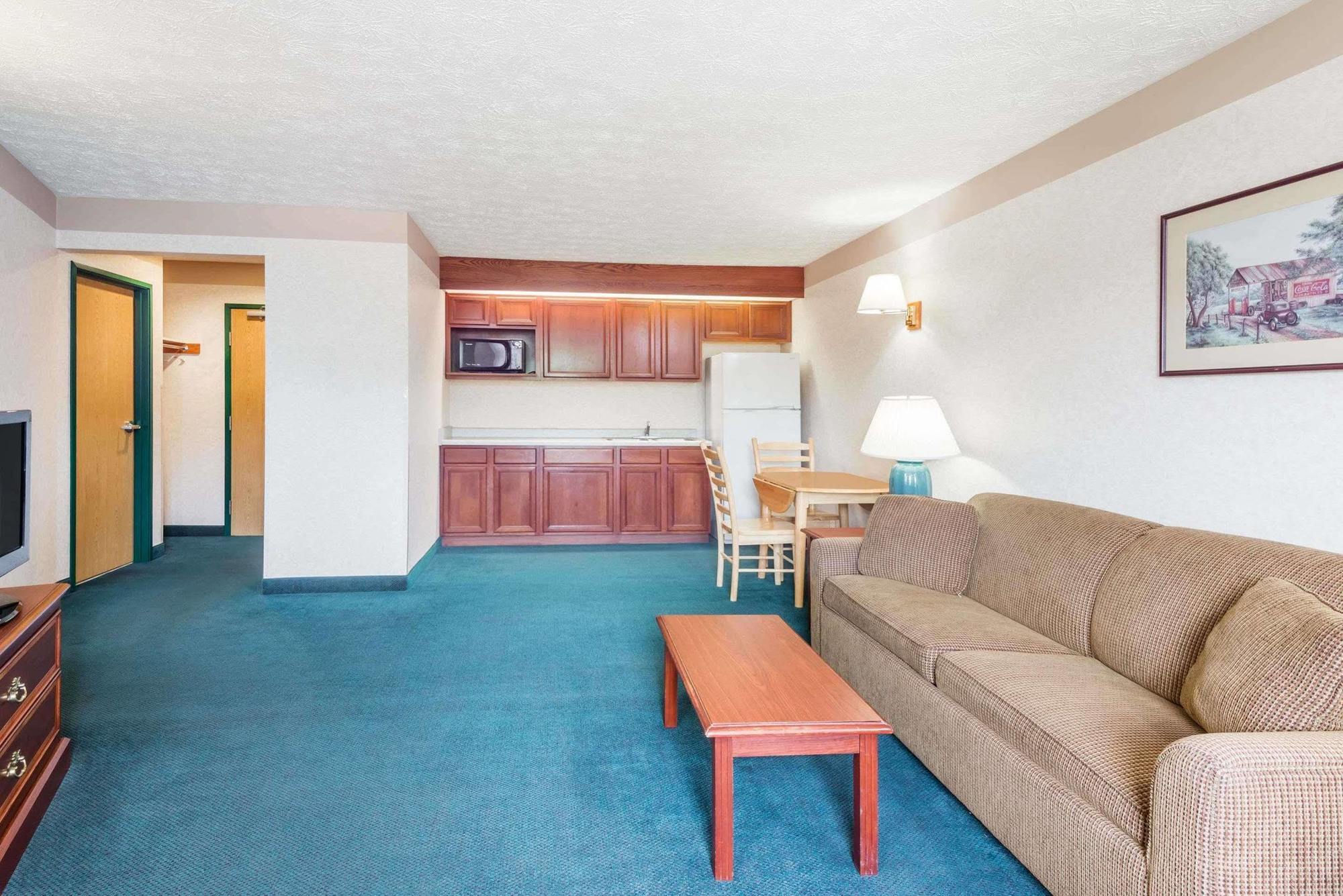 Ramada By Wyndham Dover Hotel Strasburg